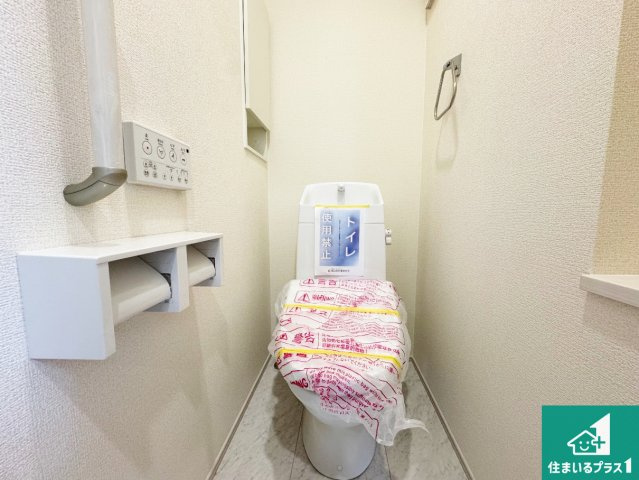大阪狭山市大野台　新築一戸建てのトイレ|1・2階の2ヶ所にあるので、朝の忙しい時間の順番待ちもなく、深夜の利用にも大変便利です。