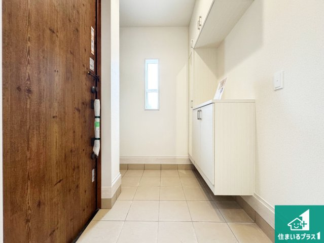 大阪狭山市大野台　新築一戸建ての玄関|シューズボックスにはたくさんの靴が収納できるので玄関周りはいつもスッキリ！ご家族が増えても安心！