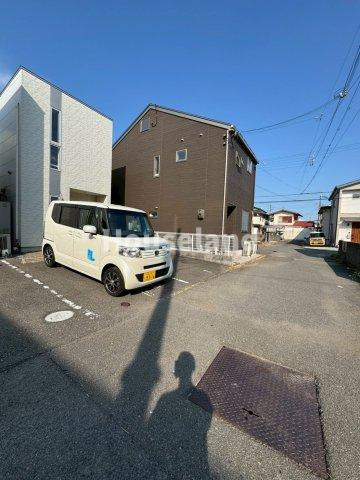 ヴィラージュ梶取の駐車場