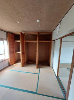 【収納】 | 高塚団地2街区1号棟 2F | 北側約5.25帖のお部屋は便利なクローゼットあり