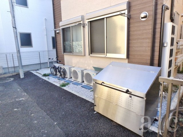 ブエナメゾン中野のその他共用部分|周辺は静かな住宅街。共用ゴミ置き場あり。