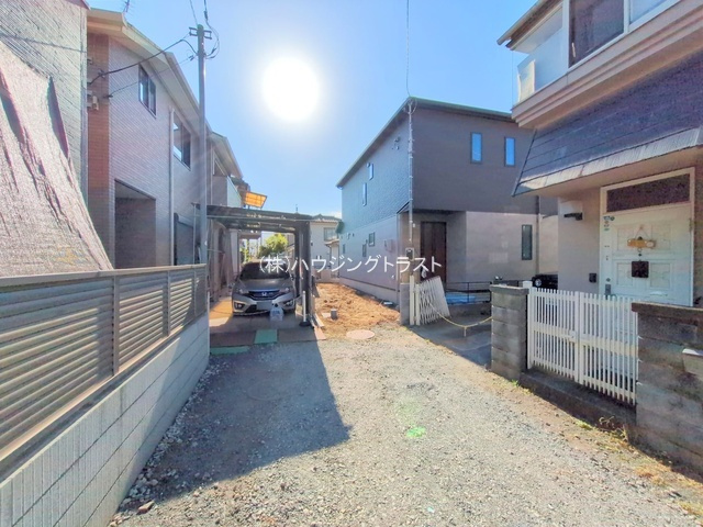 仲介手数料無料　所沢市西狭山ヶ丘13期・新築全1棟の前面道路含む現地写真