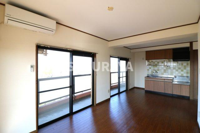 グランドパレスの居間・リビング|現況と異なる場合がございます。