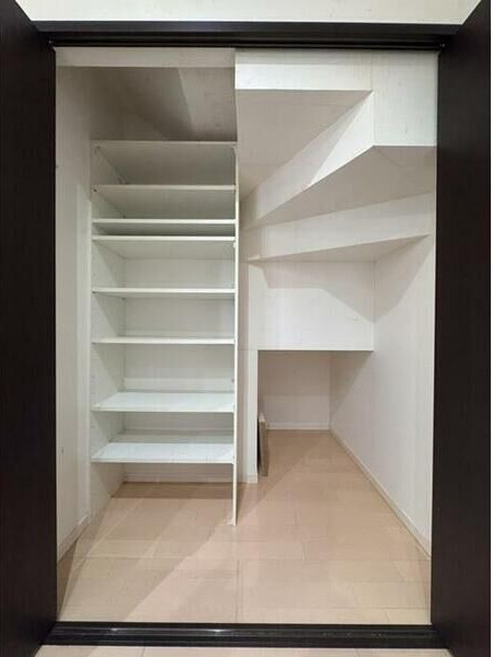 みよし市（三好丘あおば１丁目）の収納