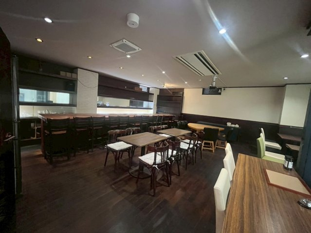 Bird4 Buill（バードフォービル）のエントランス