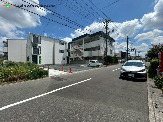 北区宮原町③　新築戸建　ミラスモシリーズ02の前面道路含む現地写真