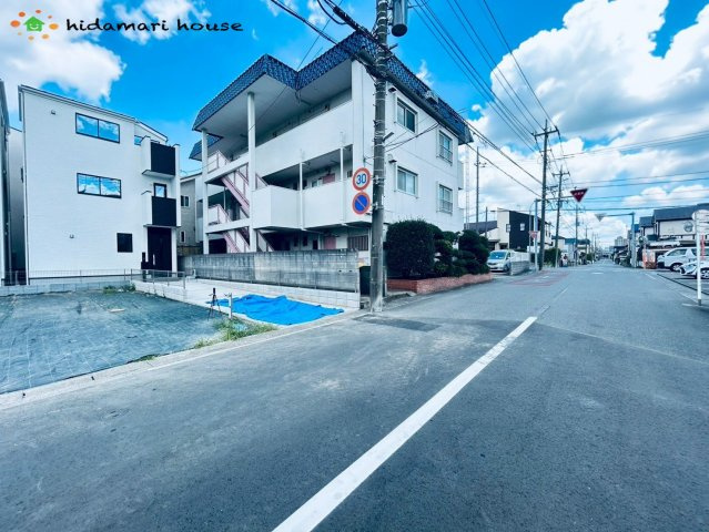 北区宮原町③　新築戸建　ミラスモシリーズ03の前面道路含む現地写真