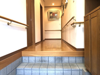 【玄関】 | 中古一戸建　高知市愛宕山南町