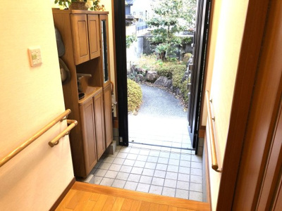 【玄関】 | 中古一戸建　高知市愛宕山南町