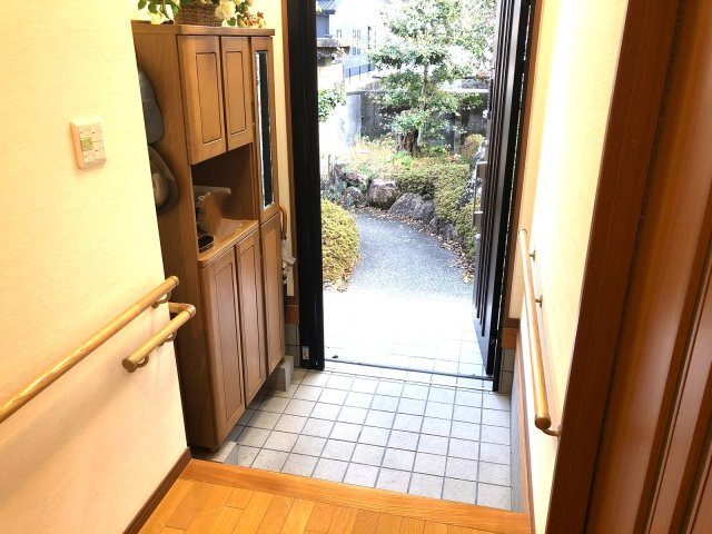 【玄関】 | 中古一戸建　高知市愛宕山南町
