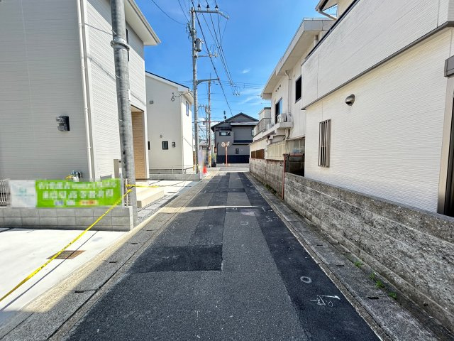 ◆駐車２台可能な３ＬＤＫ◆スーパー徒歩７分◆リナージュ山科区大塚南溝町２４ー１期の前面道路含む現地写真|前道