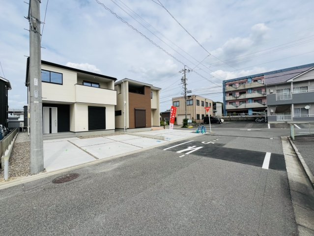 刈谷市野田町北菰神9-1『仲介手数料無料』新築戸建ての前面道路含む現地写真