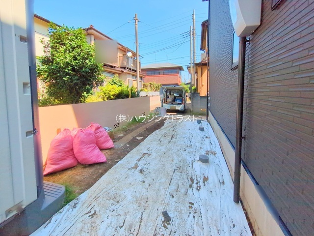 仲介手数料無料　所沢市上新井15期B・新築全1棟の前面道路含む現地写真