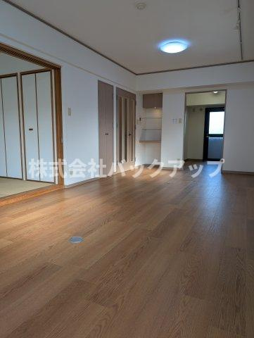 クレストパーク平尾の居間・リビング