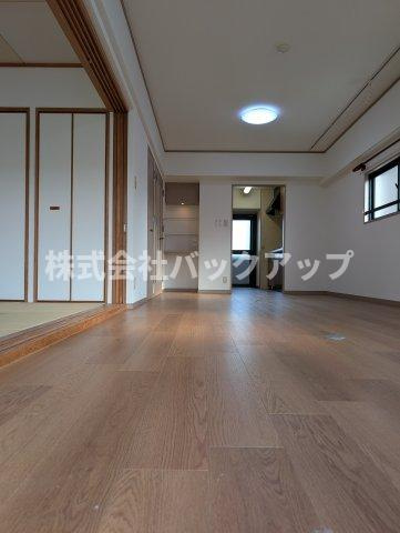 クレストパーク平尾の居間・リビング