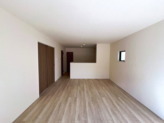 うるま市みどり町1期　全2棟　2号棟の居間・リビング|LDK16帖