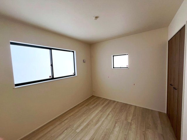 うるま市みどり町1期　全2棟　2号棟の洋室|5.2帖