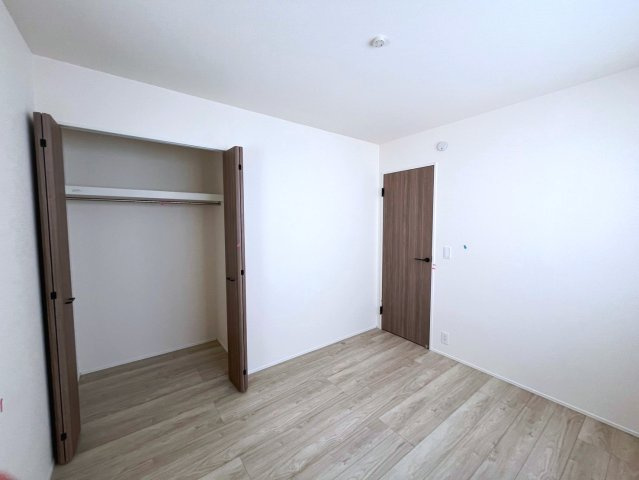 うるま市みどり町1期　全2棟　2号棟の洋室|5.2帖