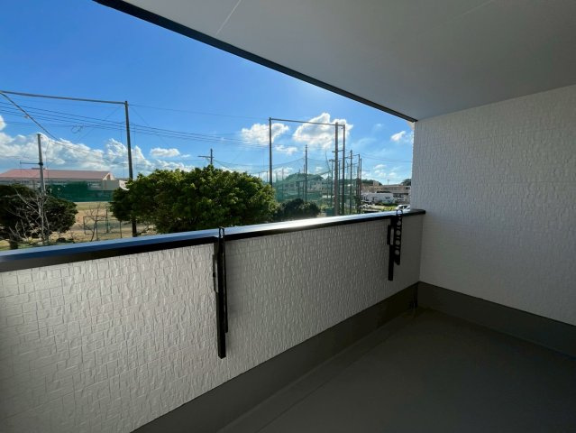 うるま市みどり町1期　全2棟　2号棟のバルコニー