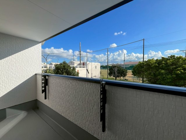 うるま市みどり町1期　全2棟　2号棟のバルコニー