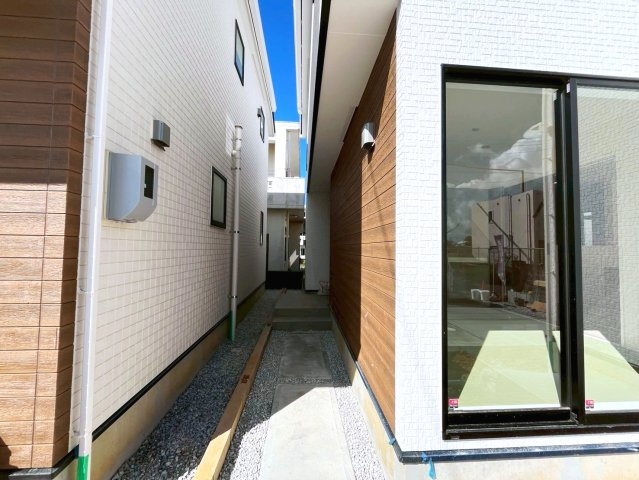 うるま市みどり町1期　全2棟　2号棟の玄関