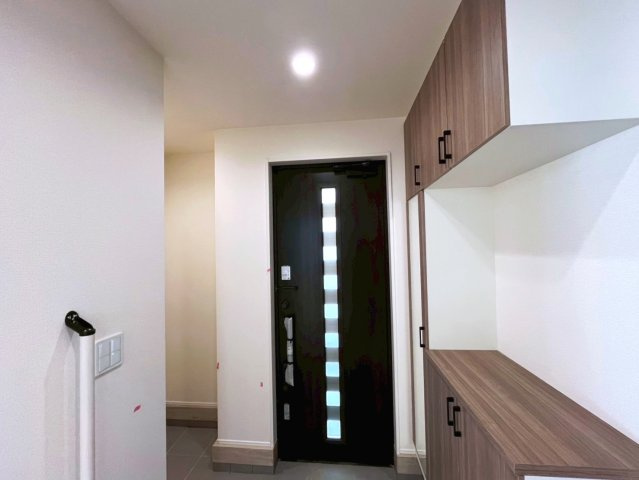 うるま市みどり町1期　全2棟　2号棟の玄関