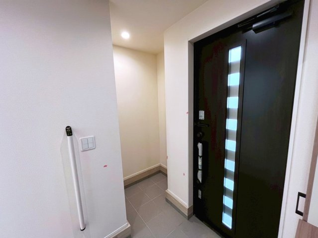 うるま市みどり町1期　全2棟　2号棟の玄関