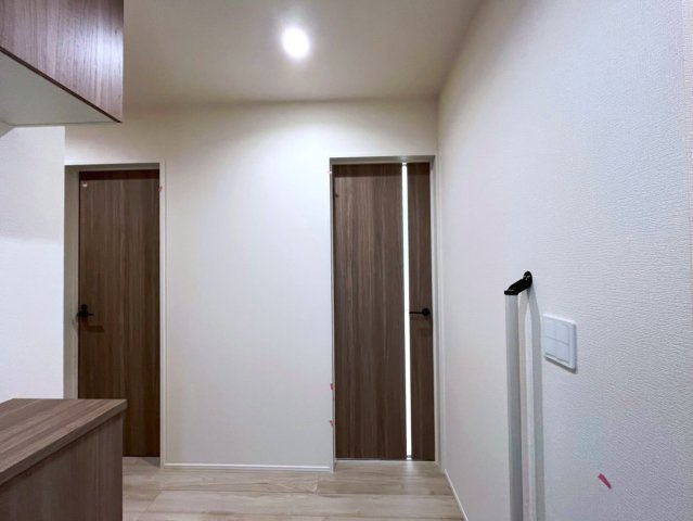 うるま市みどり町1期　全2棟　2号棟の玄関