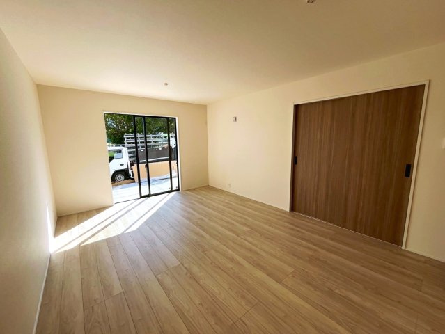 うるま市みどり町1期　全2棟　2号棟の居間・リビング|LDK16帖