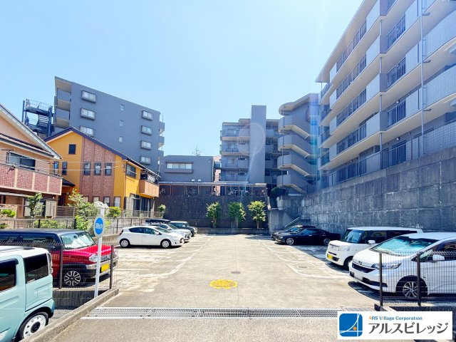 キャッスルメジェール西みずほ台壱番館の駐車場