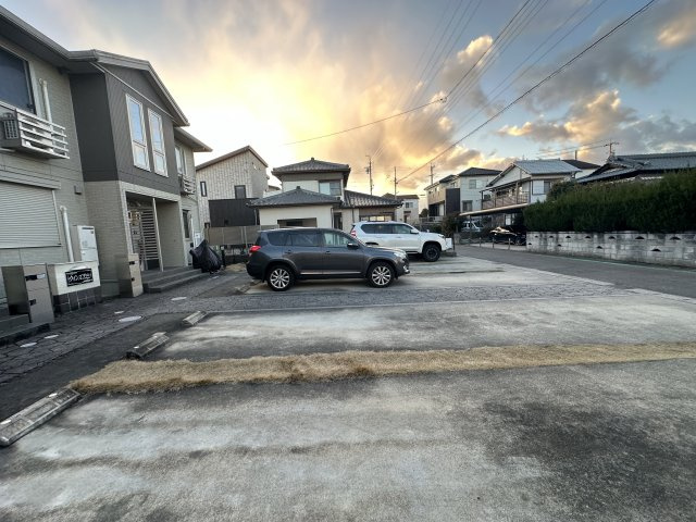 ウィンズ平山の駐車場