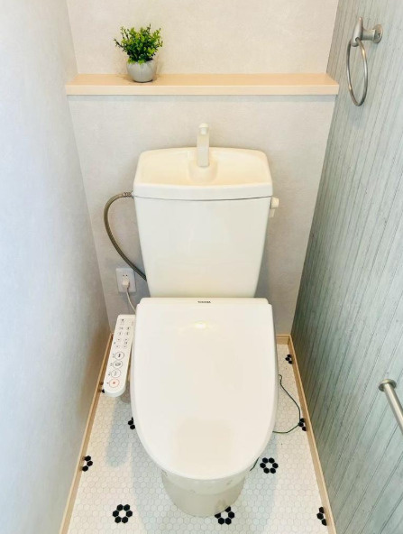 箕面市稲５丁目　中古戸建のトイレ