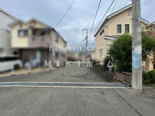箕面市稲５丁目　中古戸建の前面道路含む現地写真