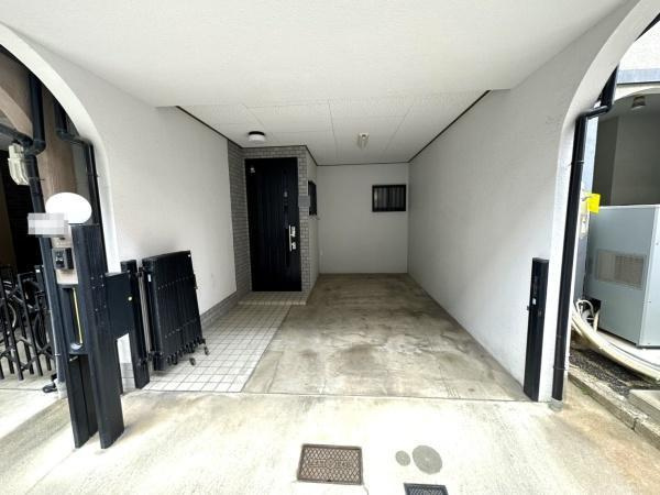 石原町　中古一戸建ての駐車場|ビルドインガレージ
■物件内覧・資金計画相談・住宅ローン相談、リフォーム相談、お問合せ受付中■
※当日・翌日のご内覧、ご相談はお電話でのお問合せがスムーズです！