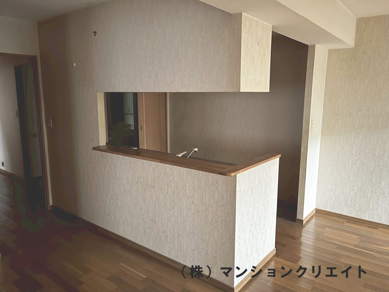 アパガーデンコート城東のキッチン|リビングから見たキッチン