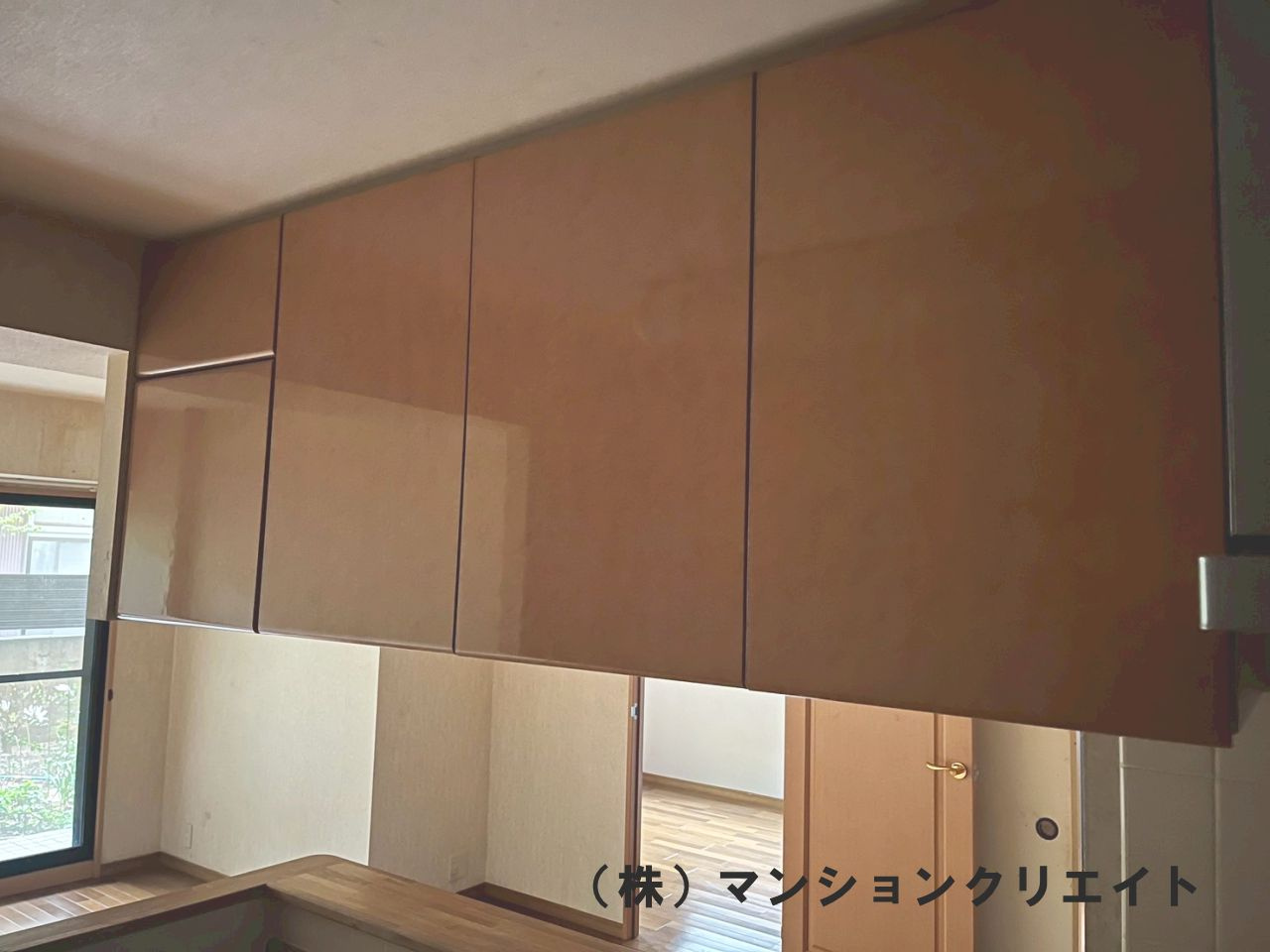 アパガーデンコート城東の収納|キッチン上部には吊戸棚付きです