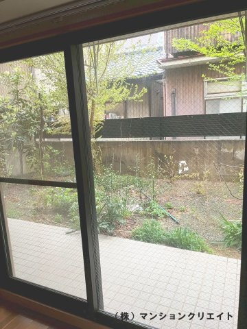 アパガーデンコート城東の洋室|南側洋室6.0帖の掃き出し窓
