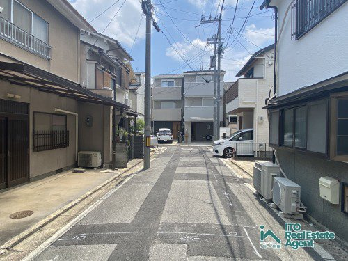 岡崎西福ノ川町 中古戸建の前面道路含む現地写真