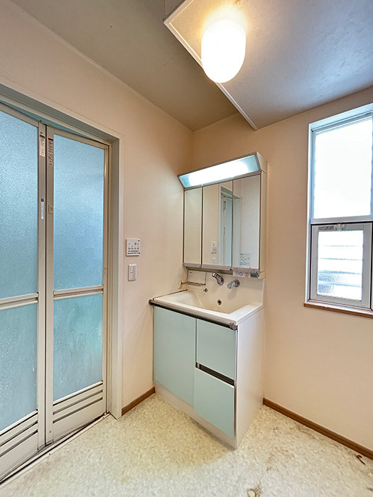 岡崎市滝町の独立洗面台