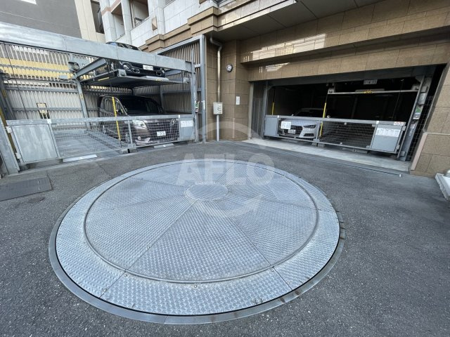 コンソラーレ土佐堀　西船場小学校区の駐車場|コンソラーレ土佐堀　敷地内駐車場