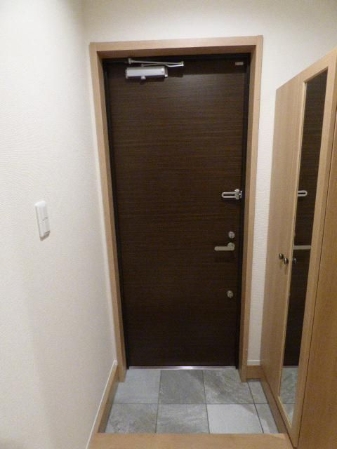 アイビス生田の玄関