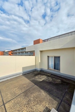 ザ・ヴァンデュールシティのバルコニー|暖かな日差しのふりそそぐバルコニー