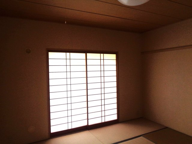 八戸市長根１丁目のアパートの和室