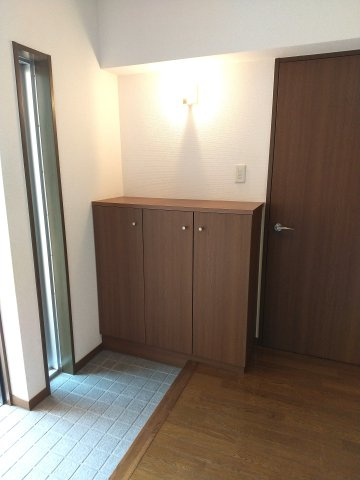 八戸市長根１丁目のアパートの玄関
