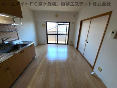 【居間・リビング】 | コージーオオトリ | リビングと洋室の間仕切りを閉めたとき