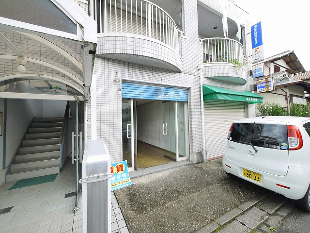 杉田ビルの玄関