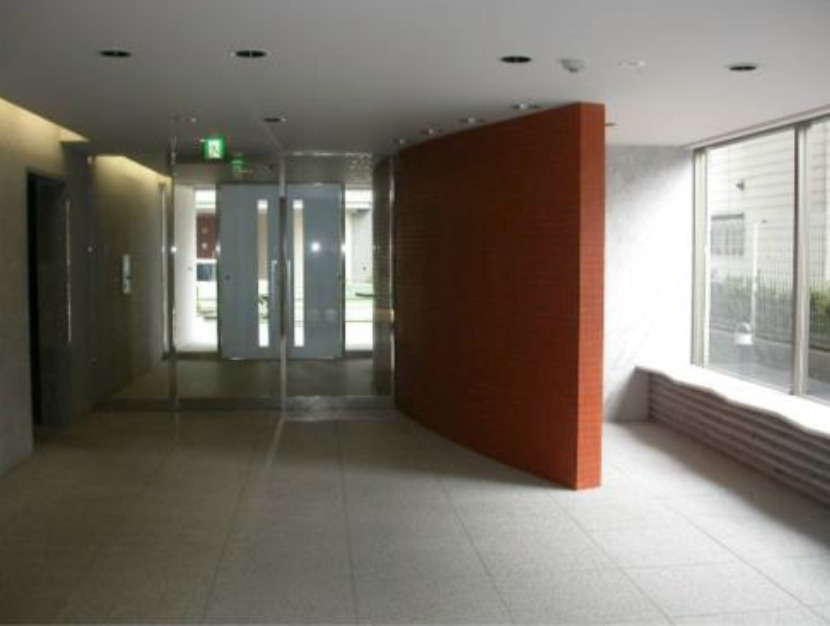 プライムアーバン月島のエントランス