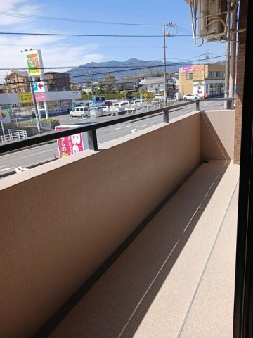 ルミエール伴丈木のバルコニー|バルコニーからの眺めを楽しみながら食事をしませんか