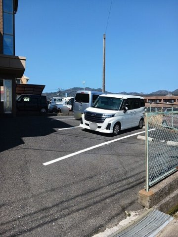 ルミエール伴丈木の駐車場|駐車場に車を止められます