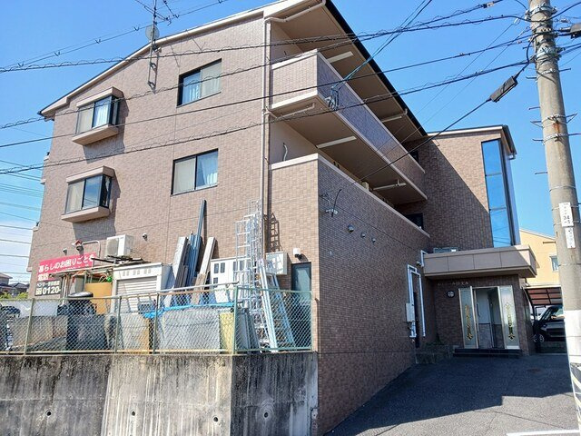 ルミエール伴丈木の外観|落ち着いた雰囲気の外観です